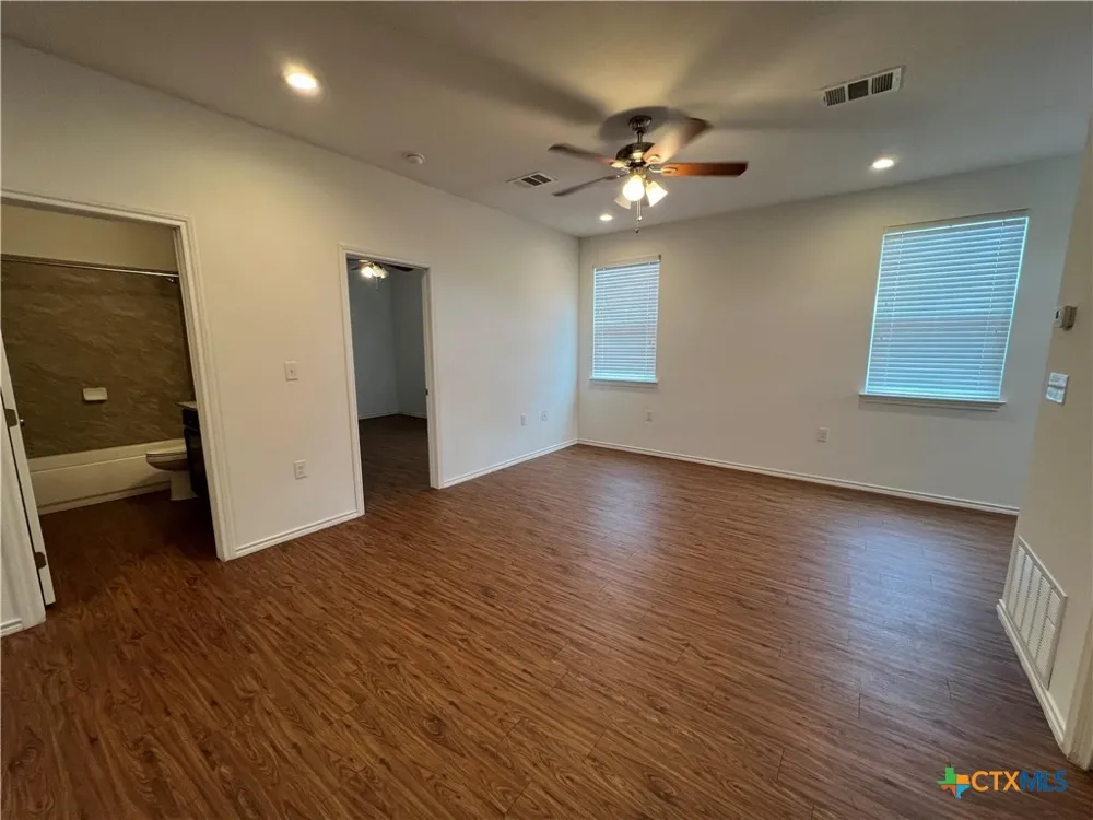 805 Hallie Cove Lockhart, TX 78644
