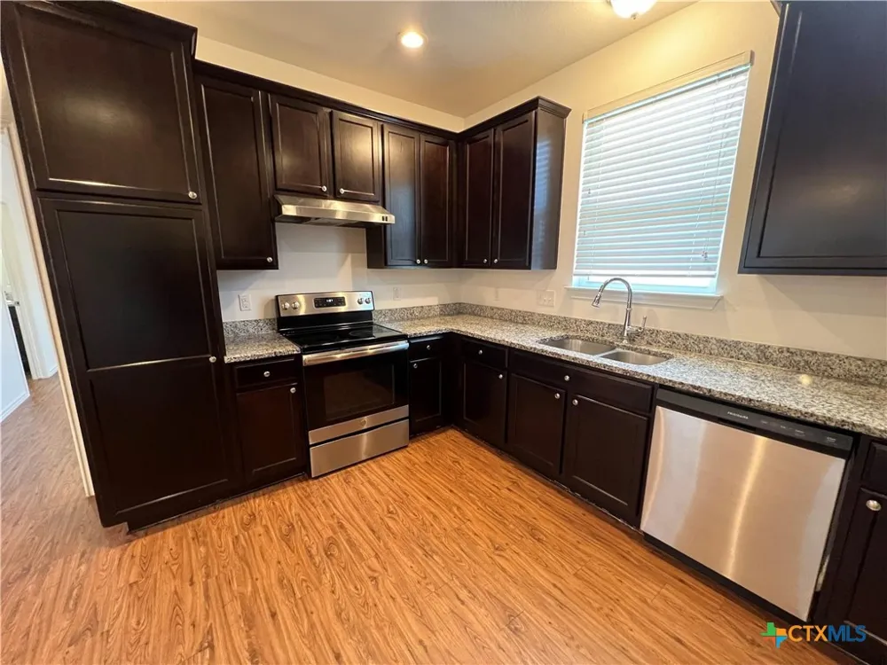 805 Hallie Cove Lockhart, TX 78644