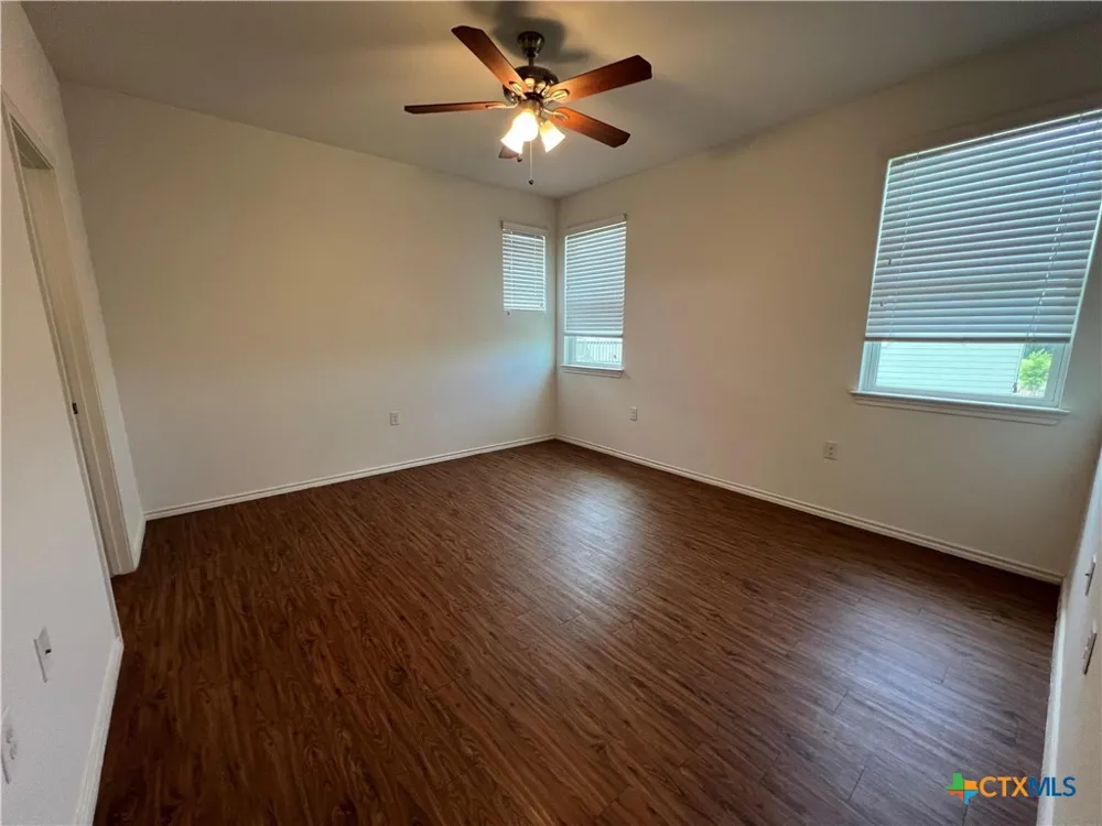 805 Hallie Cove Lockhart, TX 78644