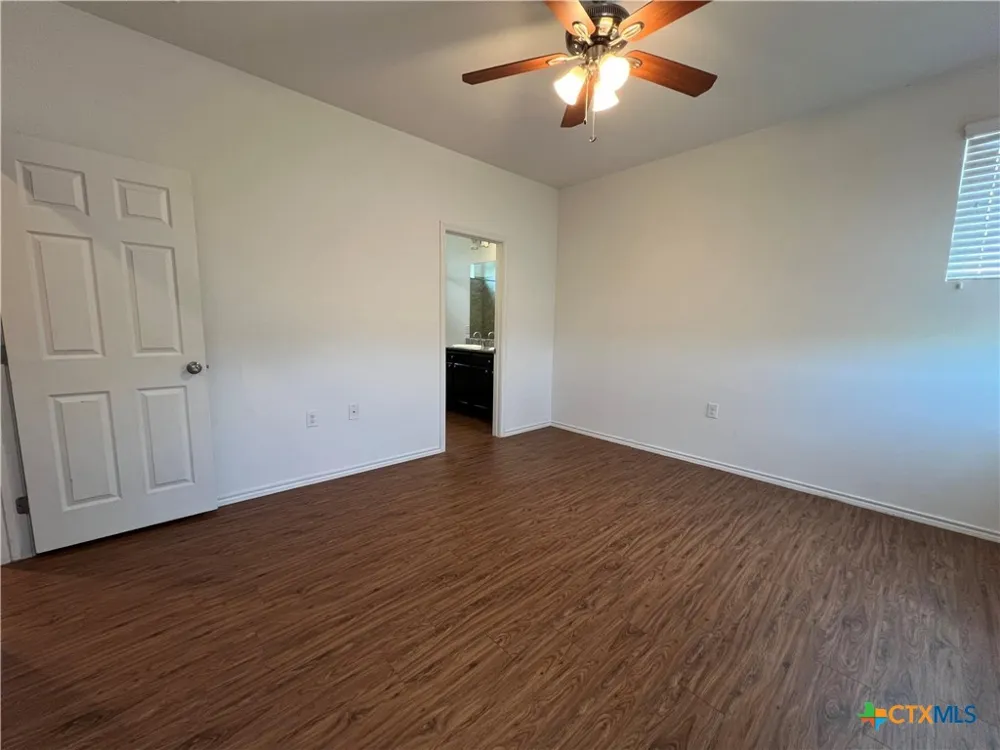 805 Hallie Cove Lockhart, TX 78644