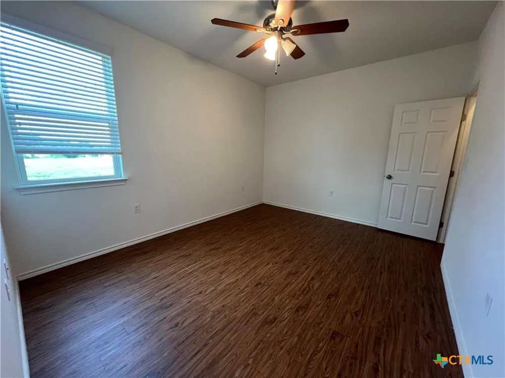805 Hallie Cove Lockhart, TX 78644