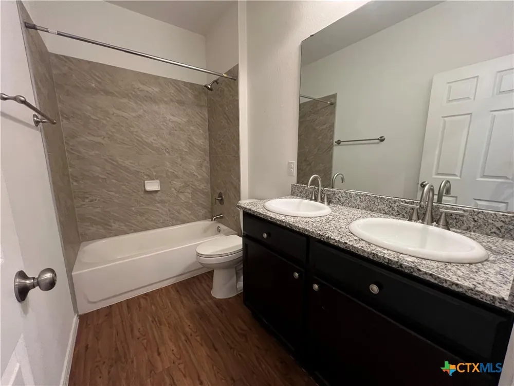 805 Hallie Cove Lockhart, TX 78644