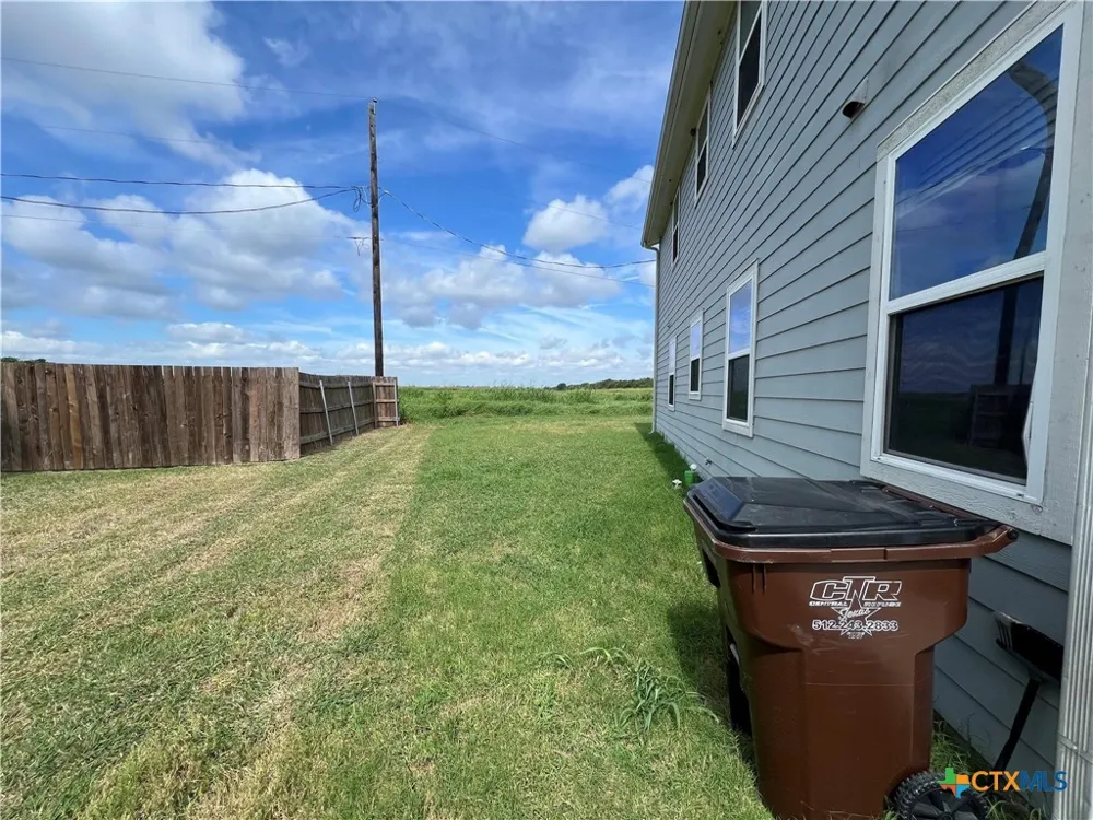 805 Hallie Cove Lockhart, TX 78644