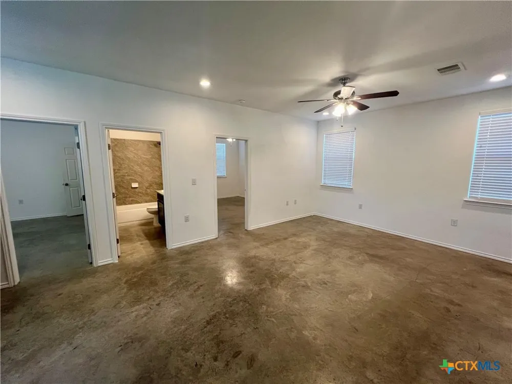 805 Hallie Cove Lockhart, TX 78644