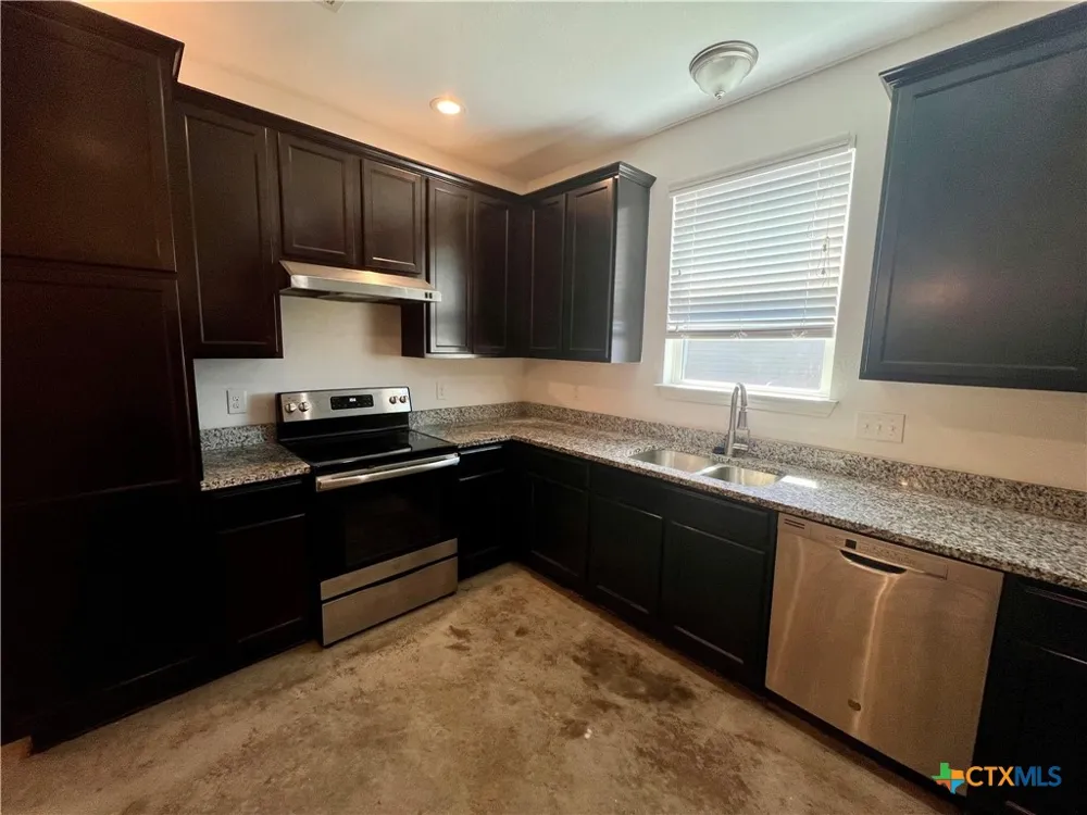 805 Hallie Cove Lockhart, TX 78644