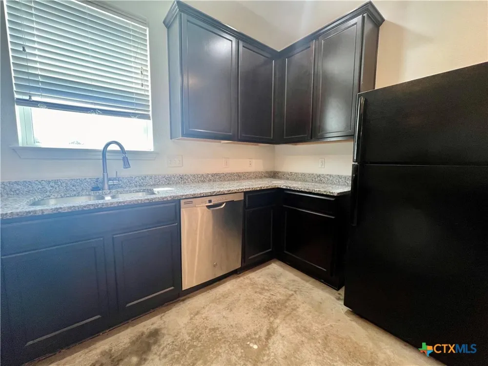 805 Hallie Cove Lockhart, TX 78644