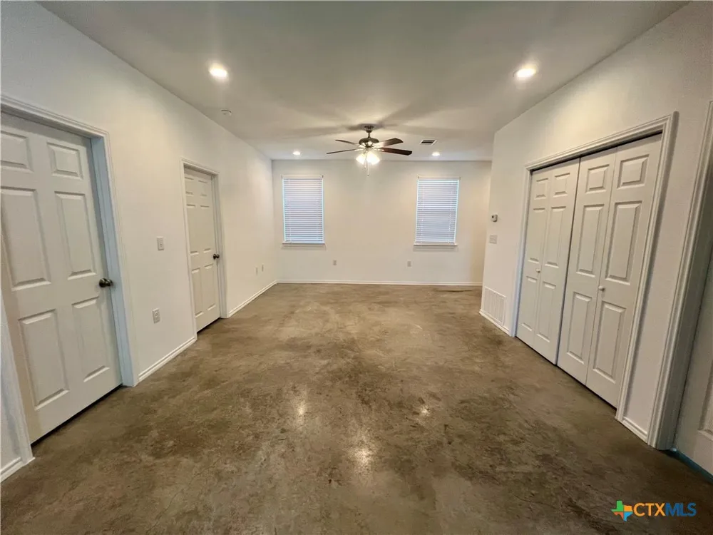 805 Hallie Cove Lockhart, TX 78644