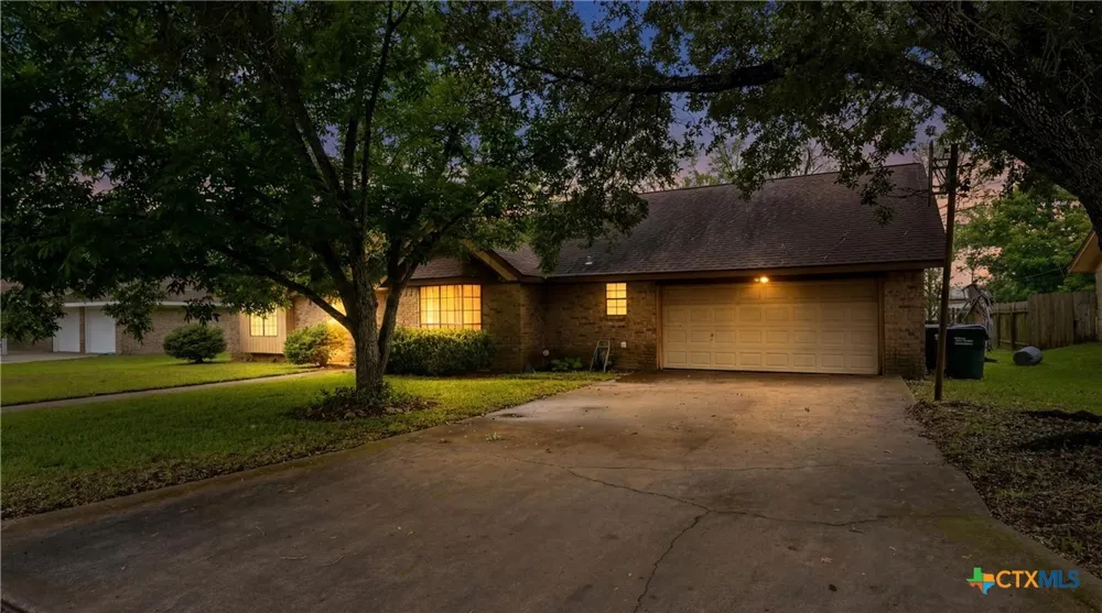 214 E Montana Drive Shiner, TX 77984