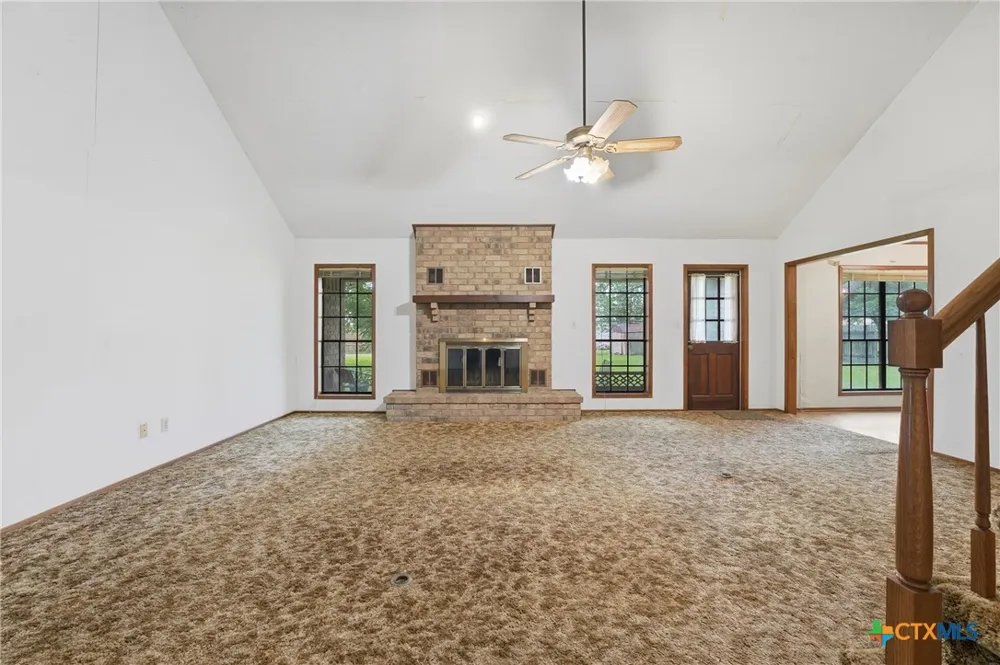 214 E Montana Drive Shiner, TX 77984
