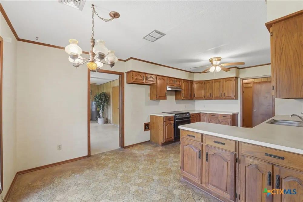 214 E Montana Drive Shiner, TX 77984
