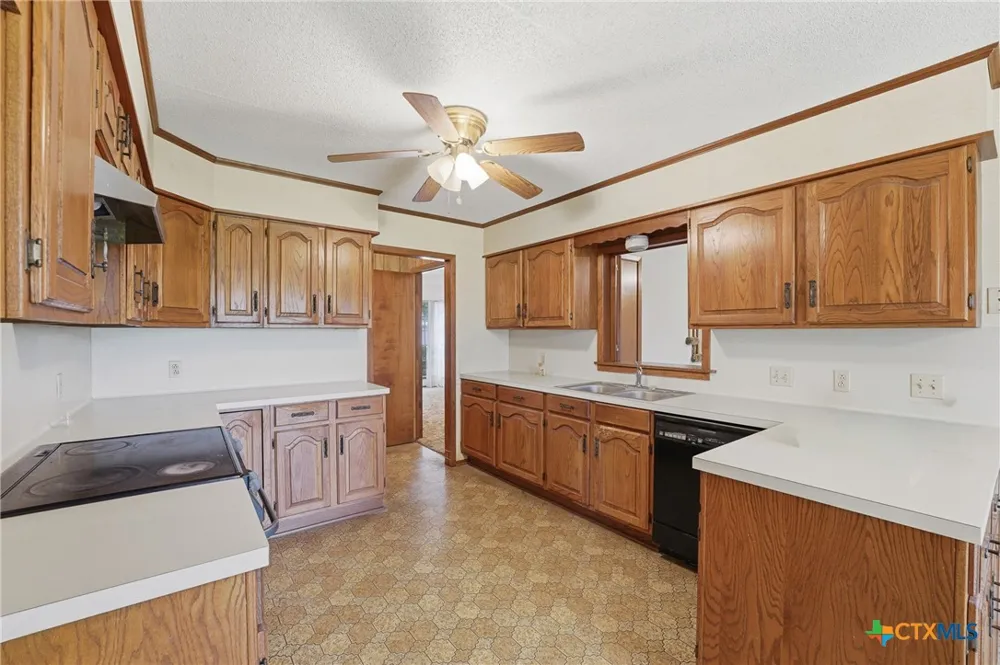 214 E Montana Drive Shiner, TX 77984