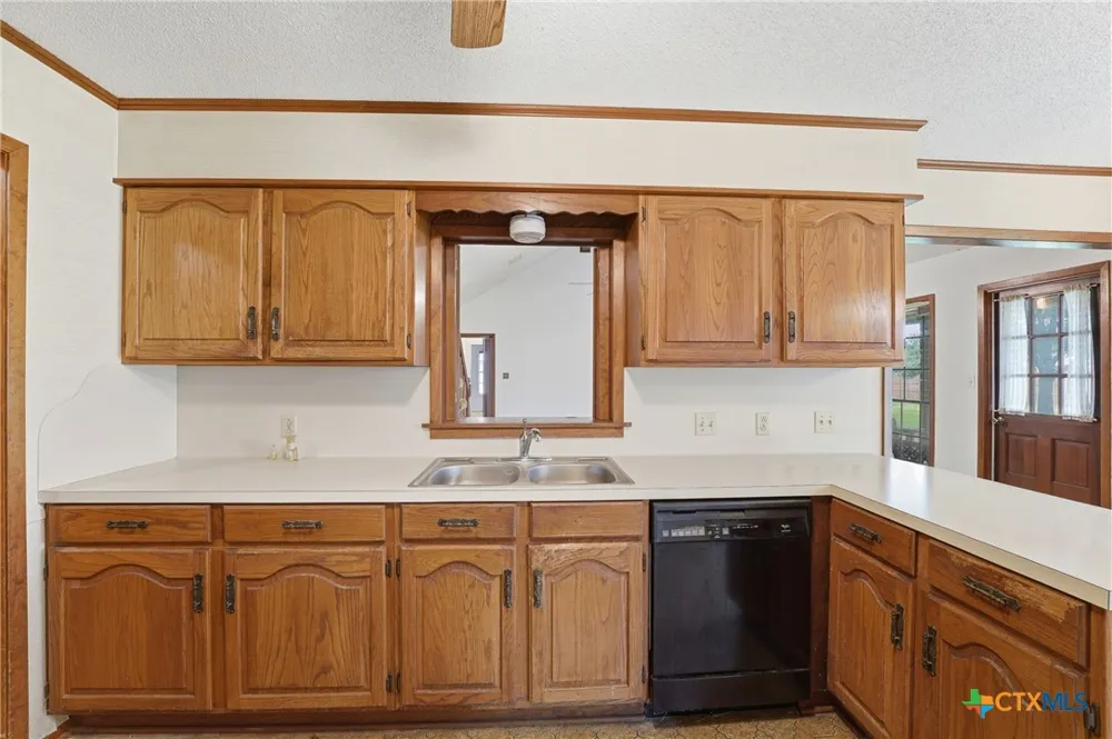 214 E Montana Drive Shiner, TX 77984