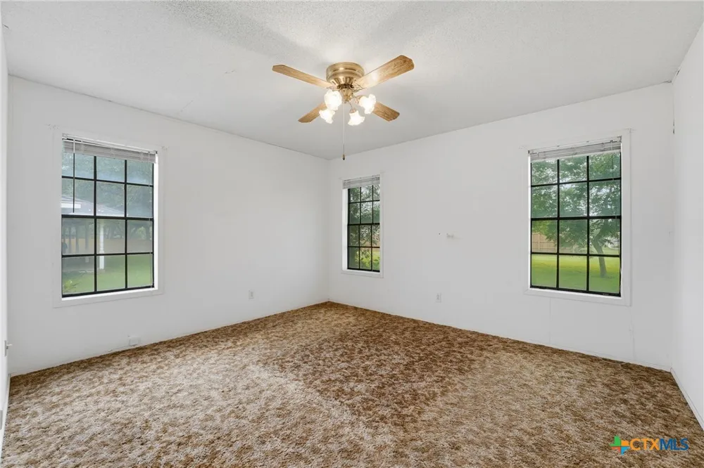 214 E Montana Drive Shiner, TX 77984