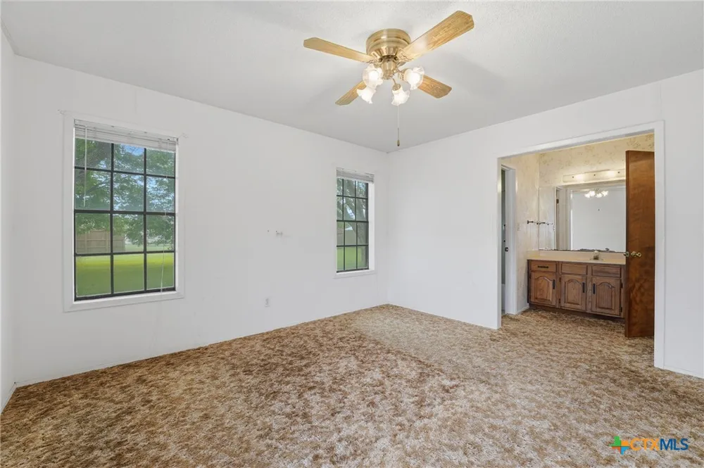 214 E Montana Drive Shiner, TX 77984