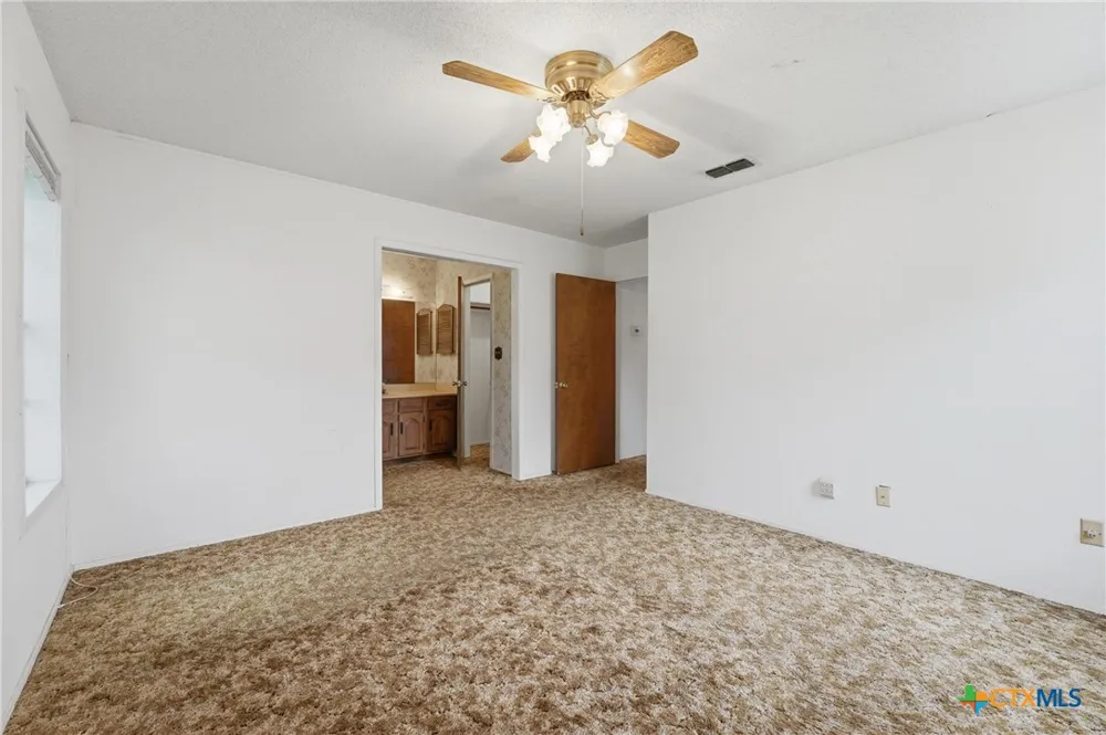 214 E Montana Drive Shiner, TX 77984