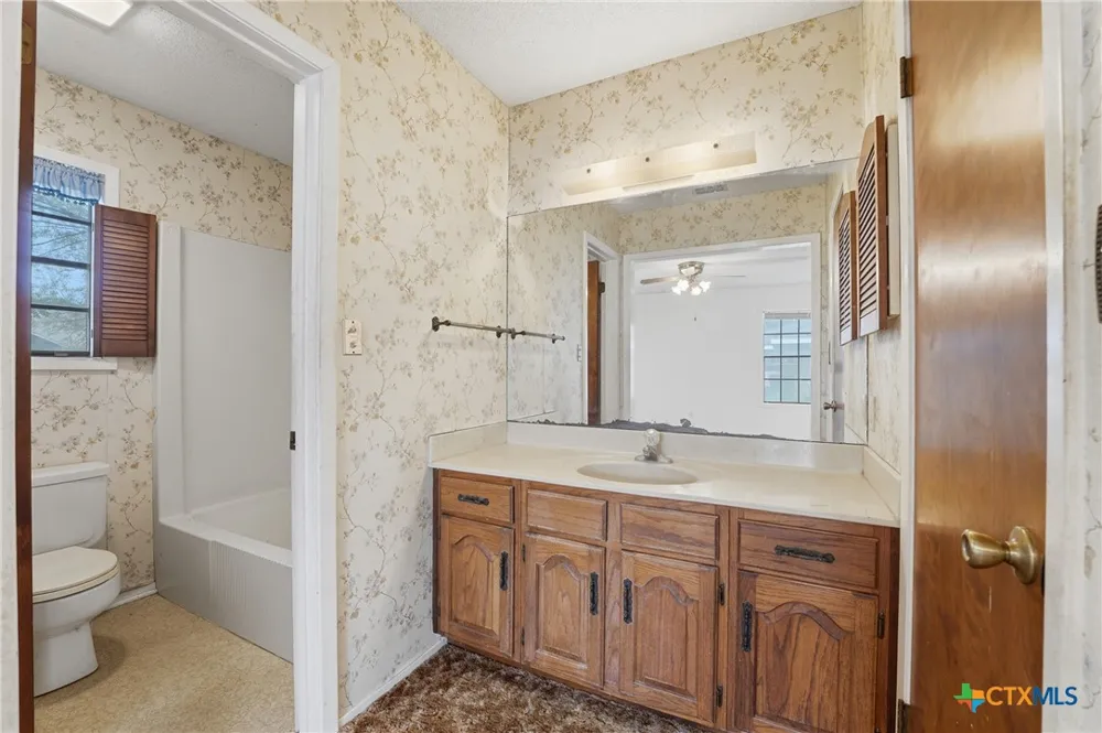 214 E Montana Drive Shiner, TX 77984