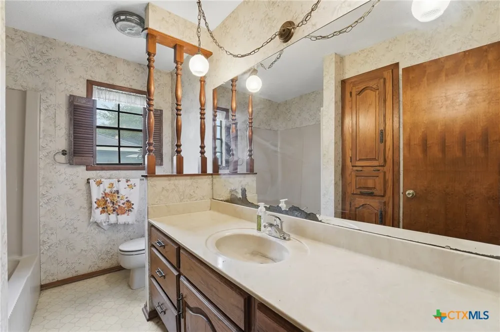 214 E Montana Drive Shiner, TX 77984
