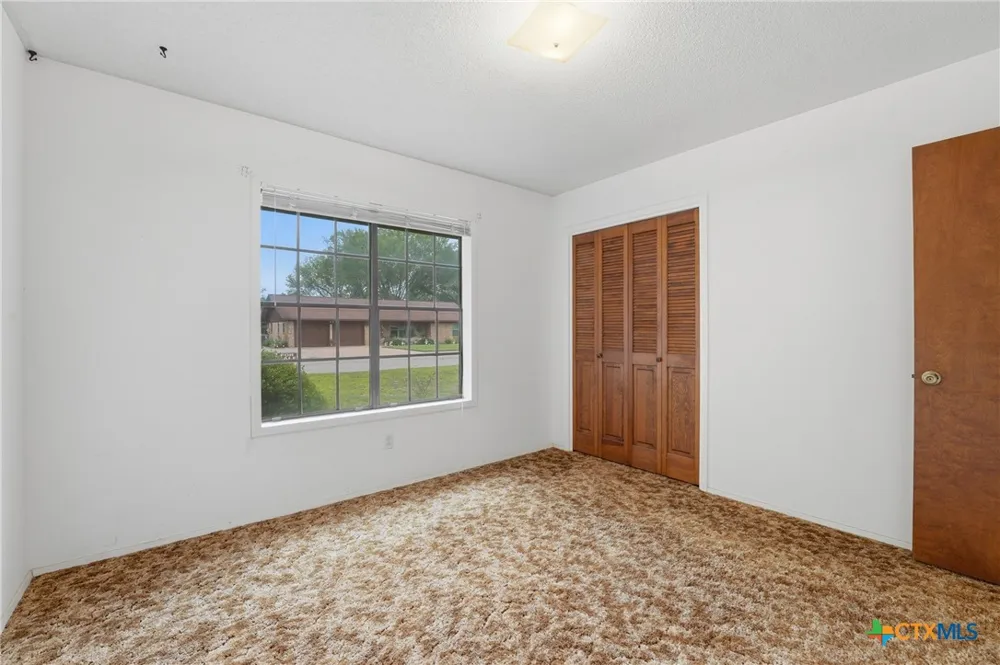 214 E Montana Drive Shiner, TX 77984