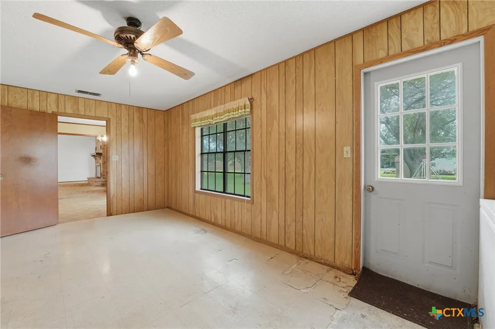 214 E Montana Drive Shiner, TX 77984