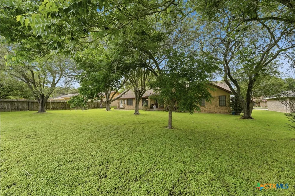 214 E Montana Drive Shiner, TX 77984