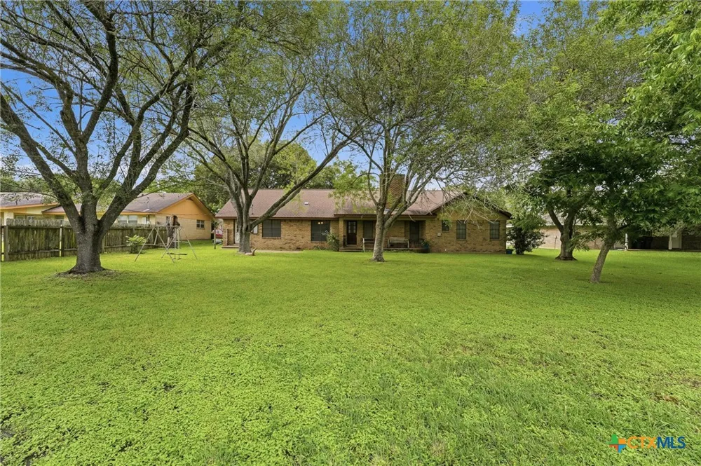 214 E Montana Drive Shiner, TX 77984