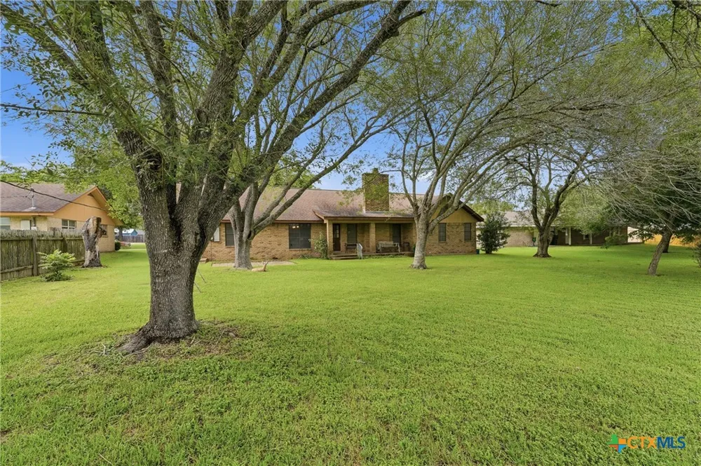 214 E Montana Drive Shiner, TX 77984