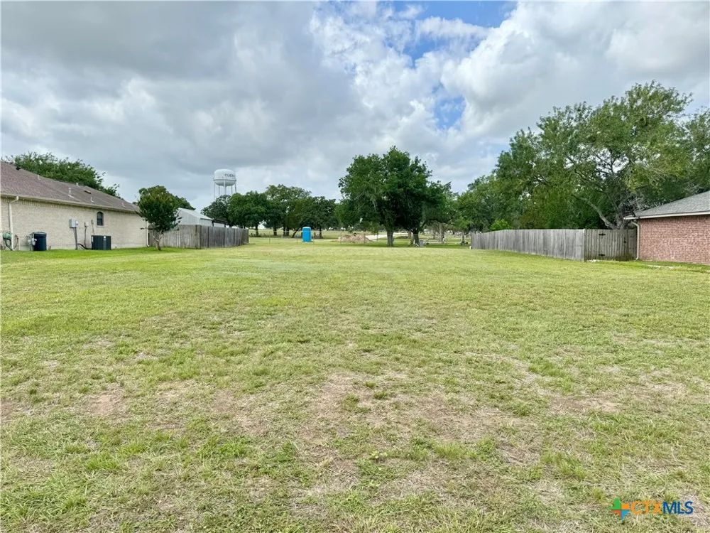 805 E Second Street Cuero, TX 77954