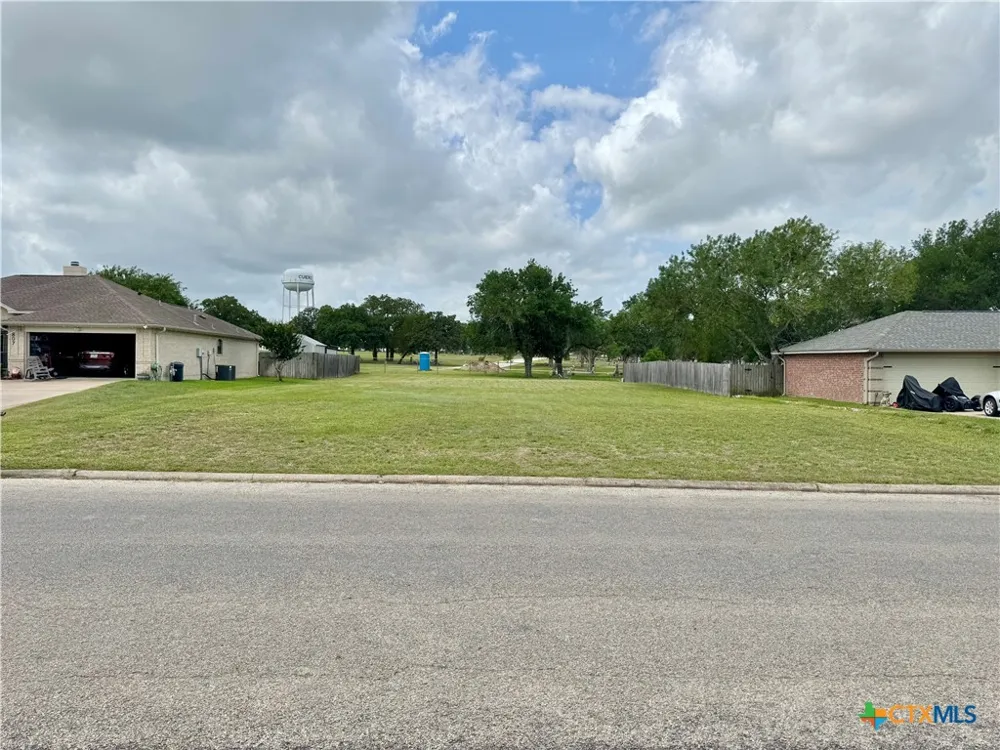 805 E Second Street Cuero, TX 77954
