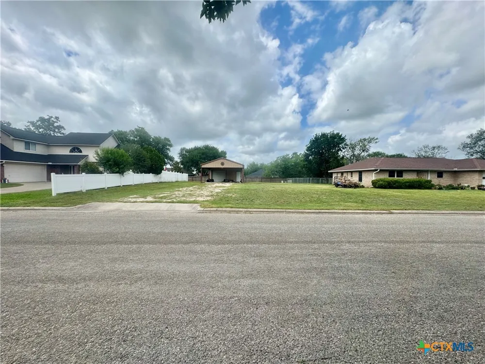 711 Third Street Cuero, TX 77954