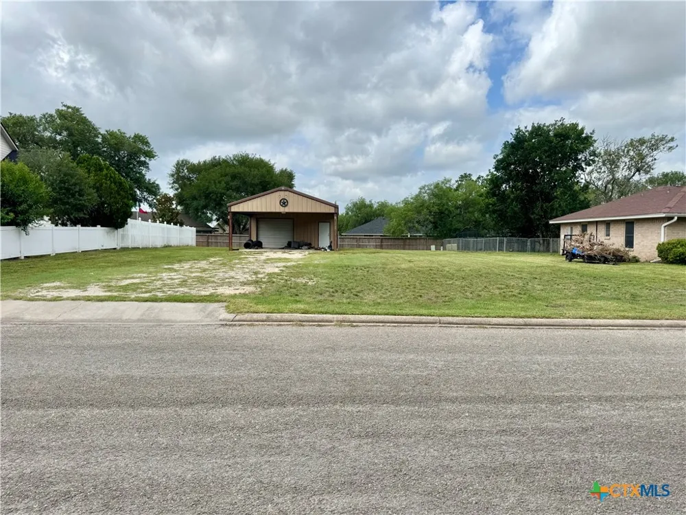711 Third Street Cuero, TX 77954