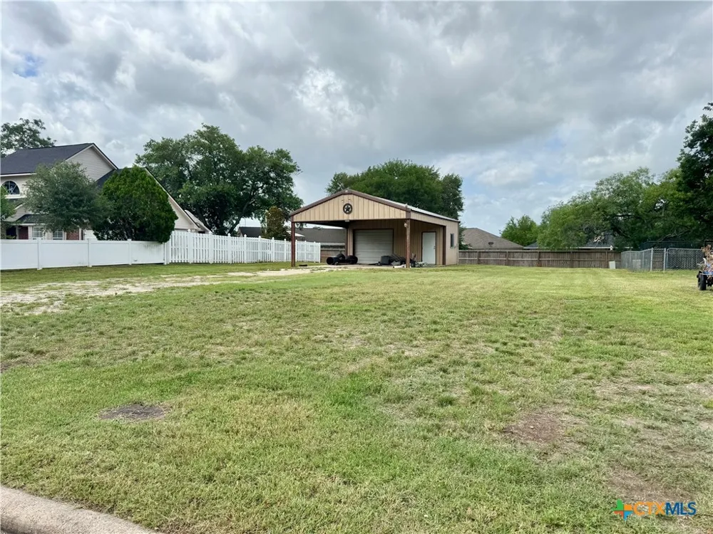 711 Third Street Cuero, TX 77954