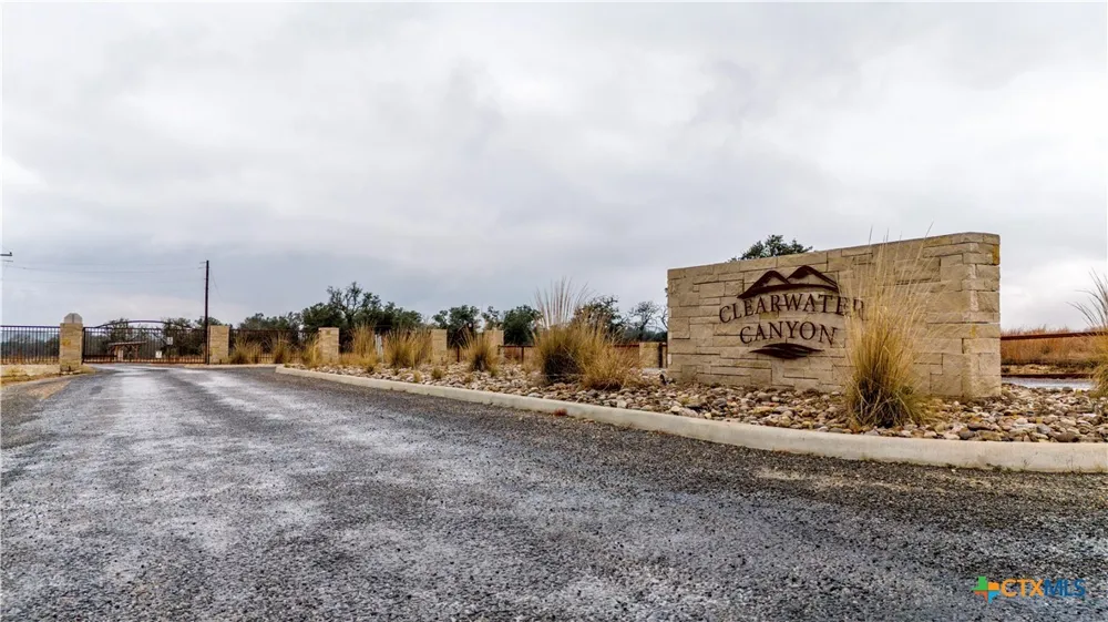 15 Clearwater Canyon Road Bandera, TX 78003