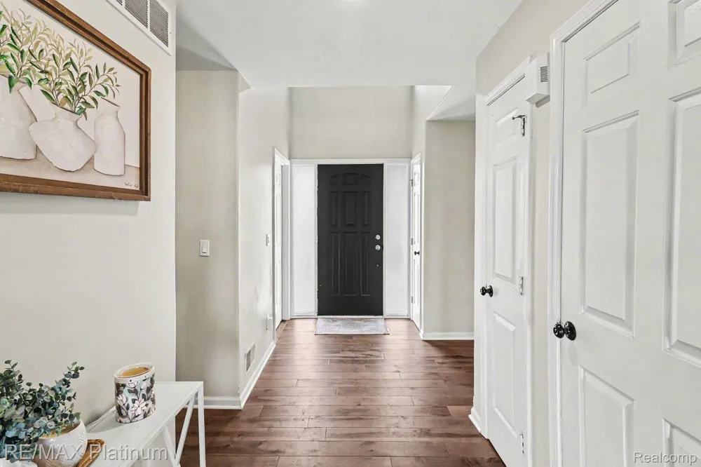 9731 Fountain Lane Handy Township, MI 48836