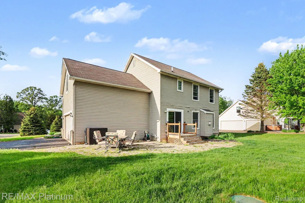 9731 Fountain Lane Handy Township, MI 48836