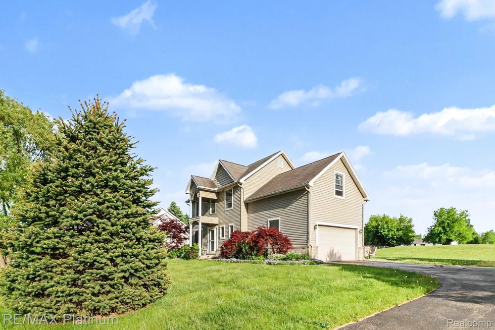 9731 Fountain Lane Handy Township, MI 48836