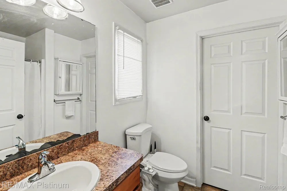 9731 Fountain Lane Handy Township, MI 48836