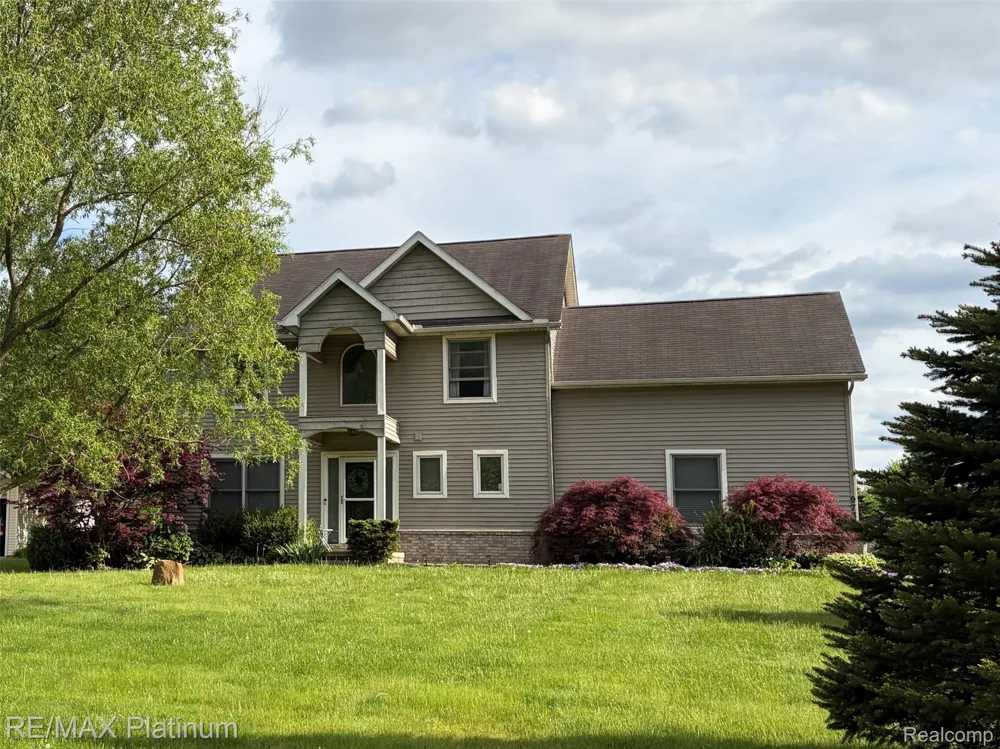 9731 Fountain Lane Handy Township, MI 48836