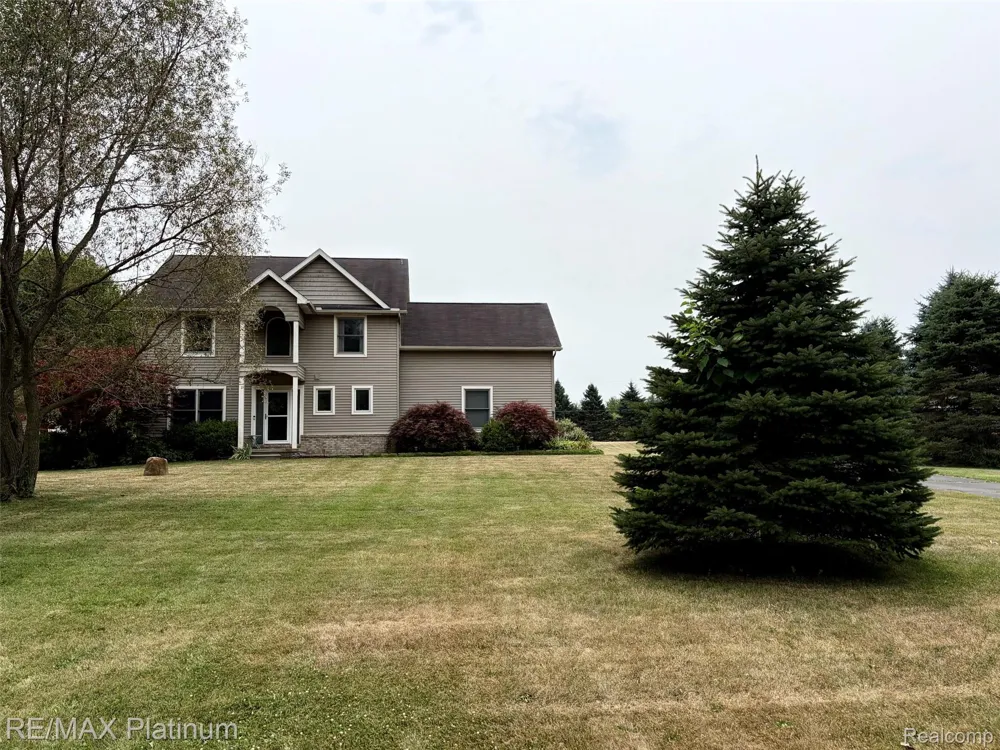 9731 Fountain Lane Handy Township, MI 48836