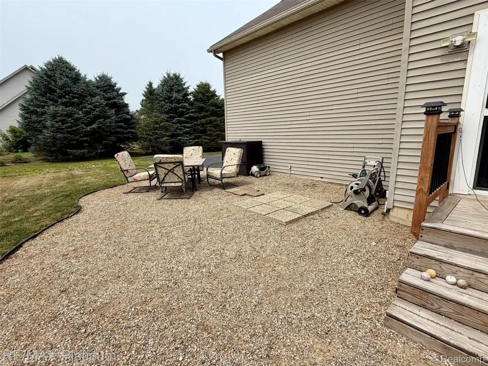 9731 Fountain Lane Handy Township, MI 48836