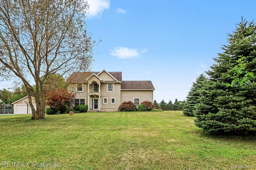 9731 Fountain Lane Handy Township, MI 48836