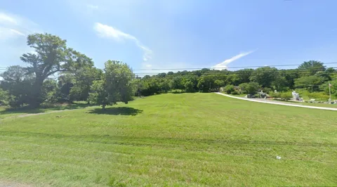 1042 Louisville Hwy