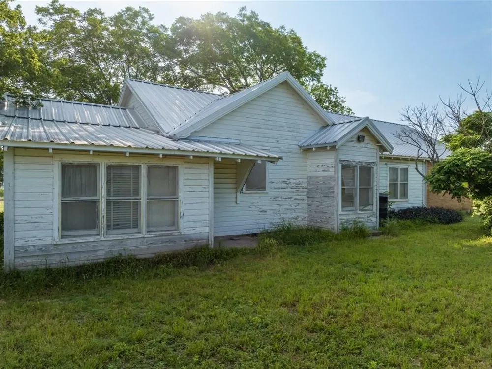 16401 Cedar Rock Parkway Crawford, TX 76638