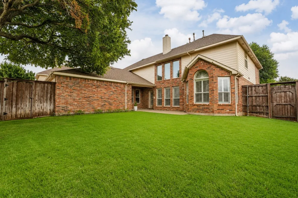 4453 Red Barn Drive Richardson, TX 75082