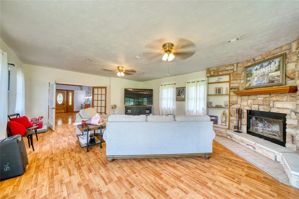 2218 Fm 563 Anahuac, TX 77514