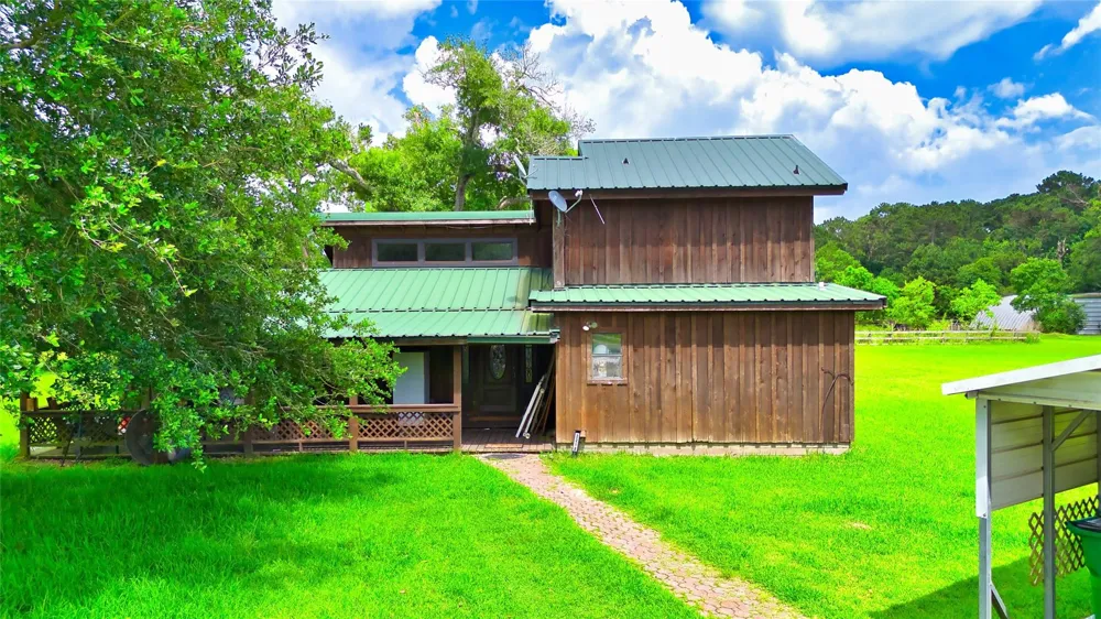 2218 Fm 563 Anahuac, TX 77514