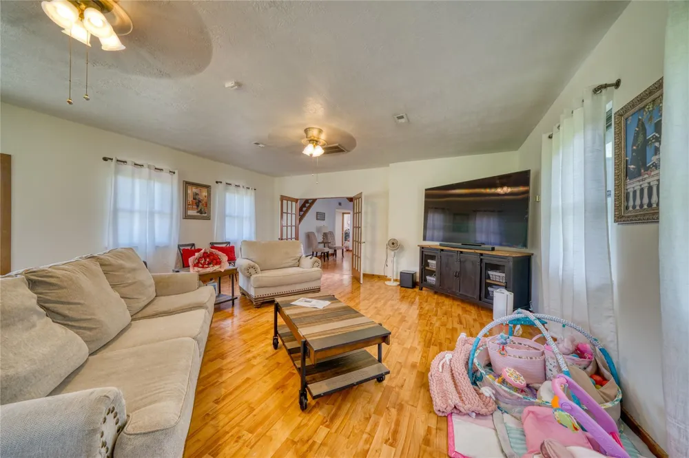 2218 Fm 563 Anahuac, TX 77514