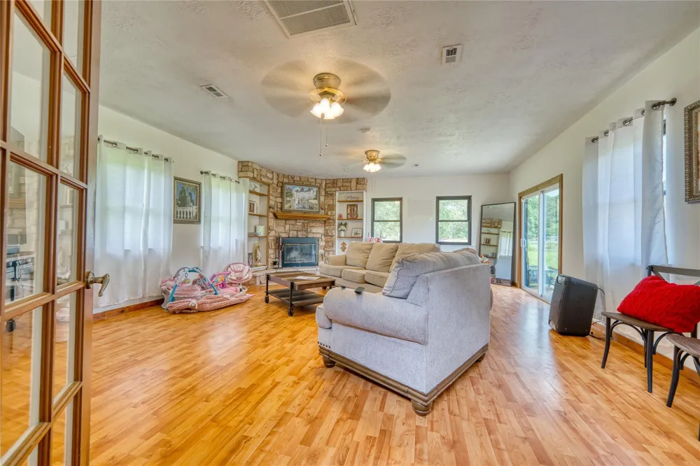2218 Fm 563 Anahuac, TX 77514
