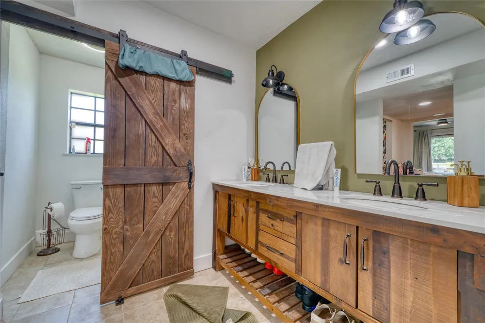 2218 Fm 563 Anahuac, TX 77514