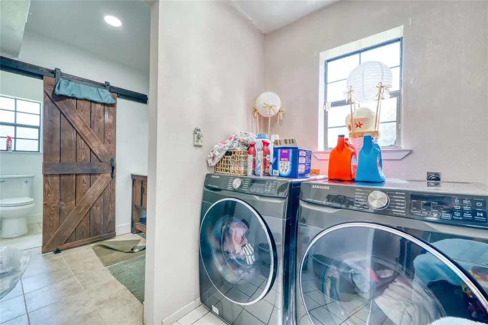 2218 Fm 563 Anahuac, TX 77514