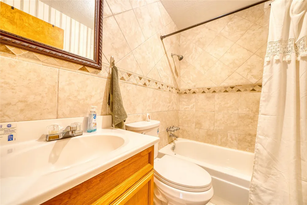 2218 Fm 563 Anahuac, TX 77514